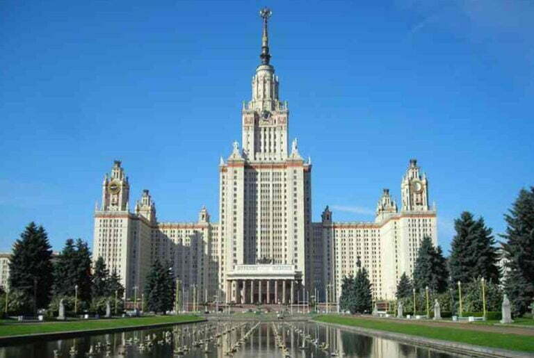 Trở Lại Saint Petersburg (Возвращение в Санкт-Петербург)